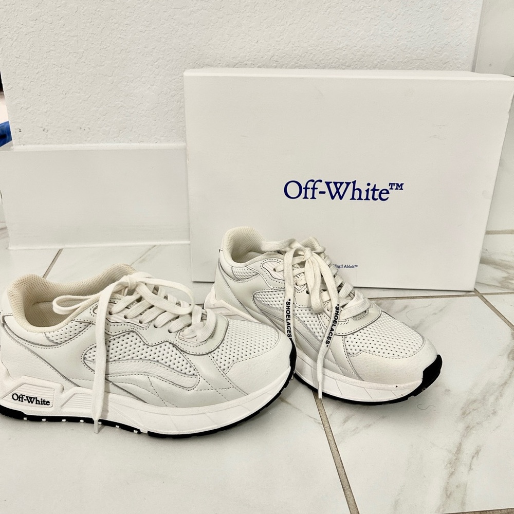 Off-White B Leather Sneakers - Womens US 7